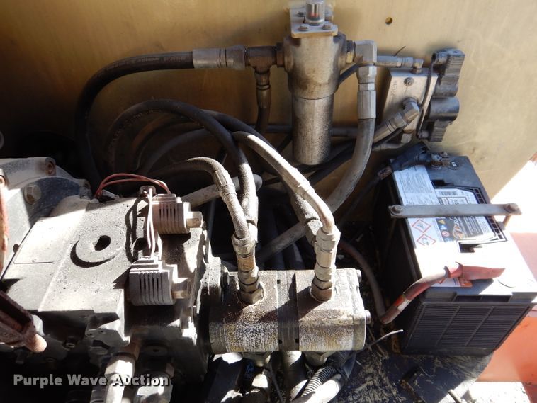 image for item KH9143 2005 JLG 400S  boom lift