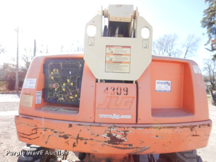 image for item KH9143 2005 JLG 400S  boom lift