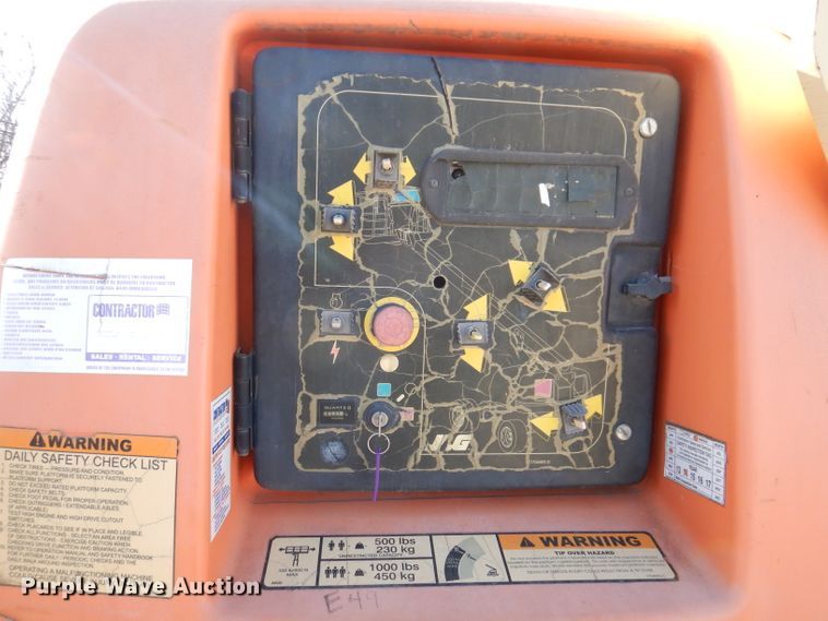 image for item KH9143 2005 JLG 400S  boom lift