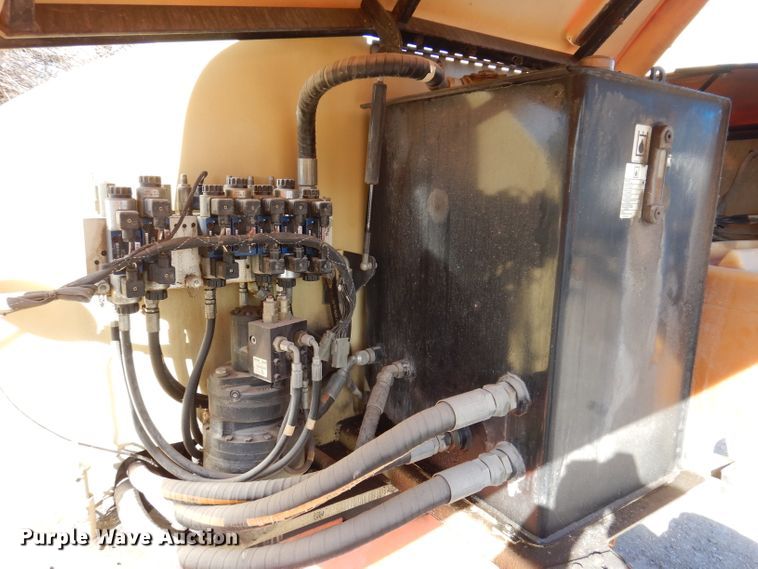 image for item KH9143 2005 JLG 400S  boom lift