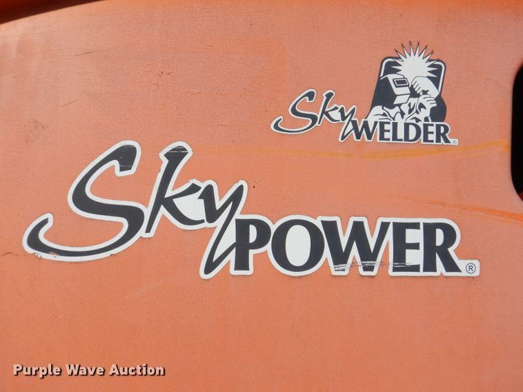 image for item KH9143 2005 JLG 400S  boom lift