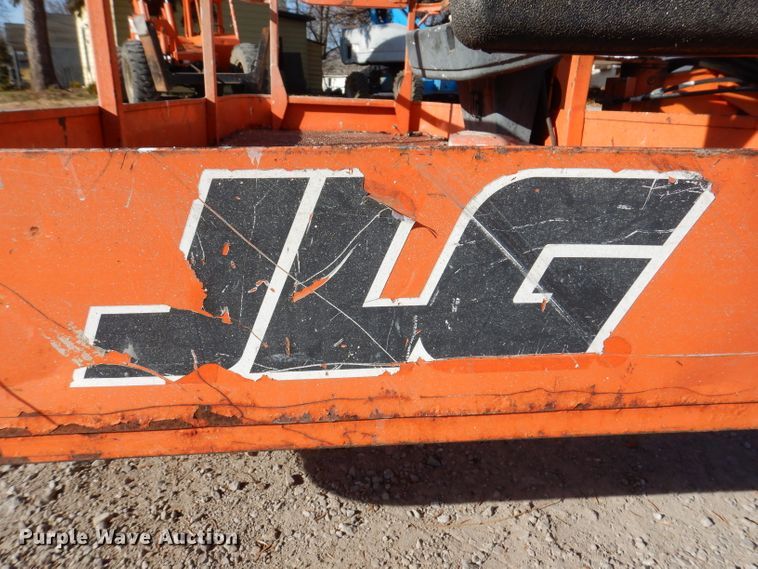 image for item KH9143 2005 JLG 400S  boom lift