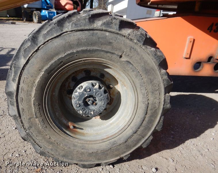 image for item KH9143 2005 JLG 400S  boom lift