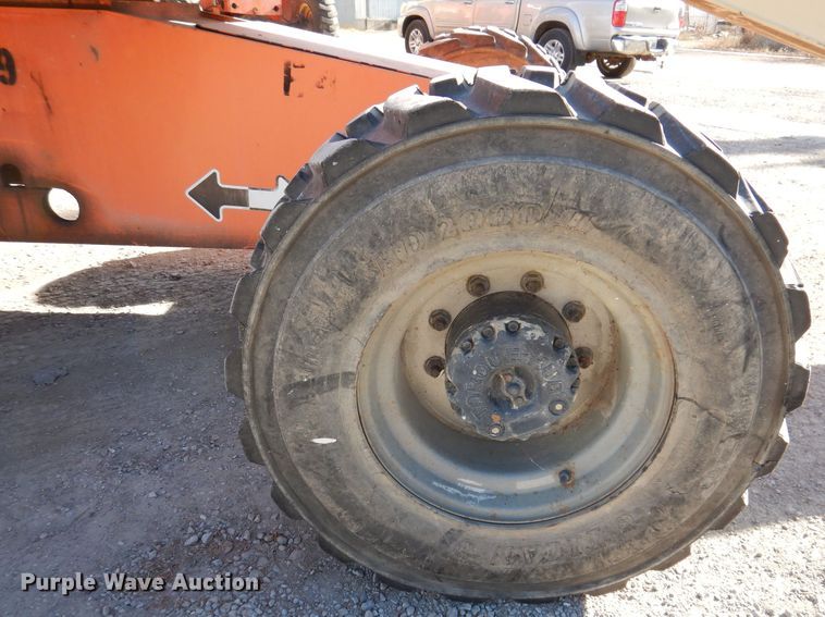 image for item KH9143 2005 JLG 400S  boom lift