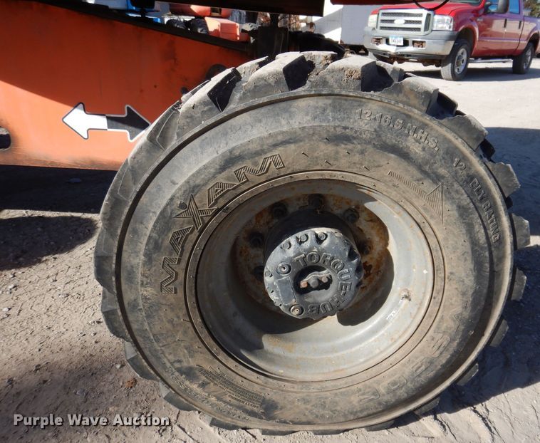 image for item KH9143 2005 JLG 400S  boom lift