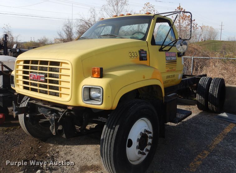 image for item KO9784 2001 GMC C6500  truck cab and chassis