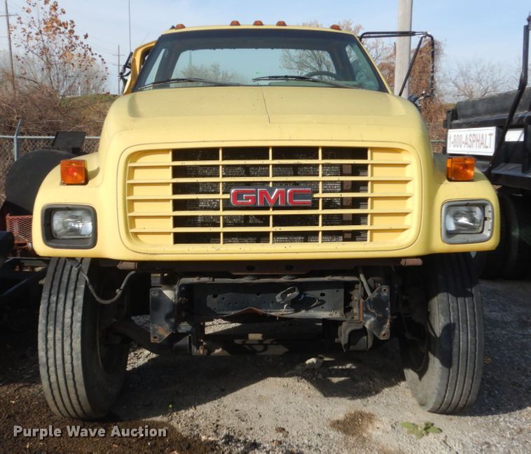 image for item KO9784 2001 GMC C6500  truck cab and chassis