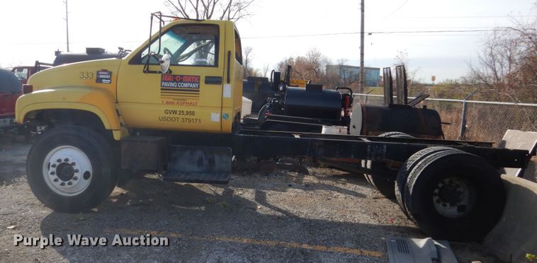 image for item KO9784 2001 GMC C6500  truck cab and chassis