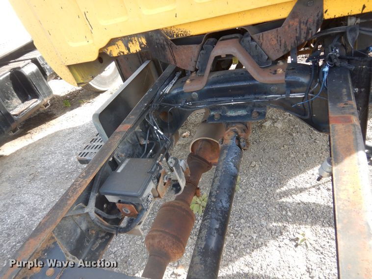 image for item KO9784 2001 GMC C6500  truck cab and chassis