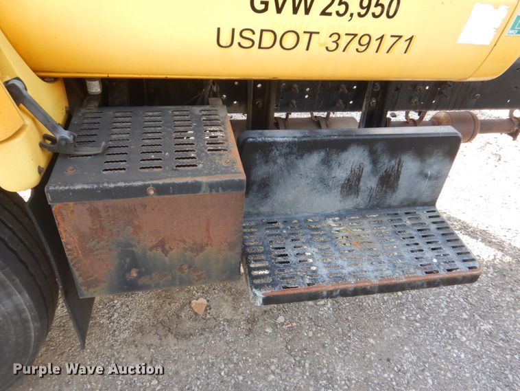 image for item KO9784 2001 GMC C6500  truck cab and chassis