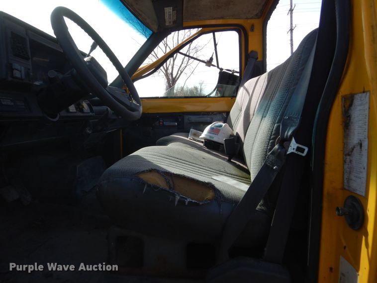 image for item KO9784 2001 GMC C6500  truck cab and chassis