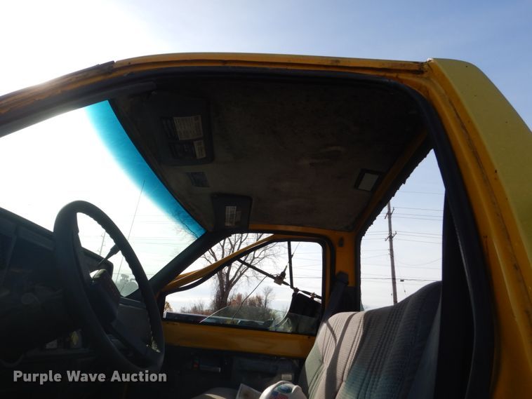 image for item KO9784 2001 GMC C6500  truck cab and chassis