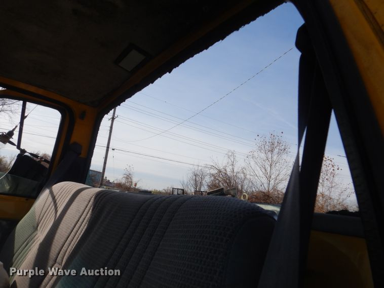 image for item KO9784 2001 GMC C6500  truck cab and chassis