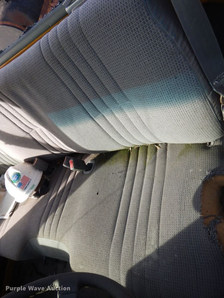 image for item KO9784 2001 GMC C6500  truck cab and chassis