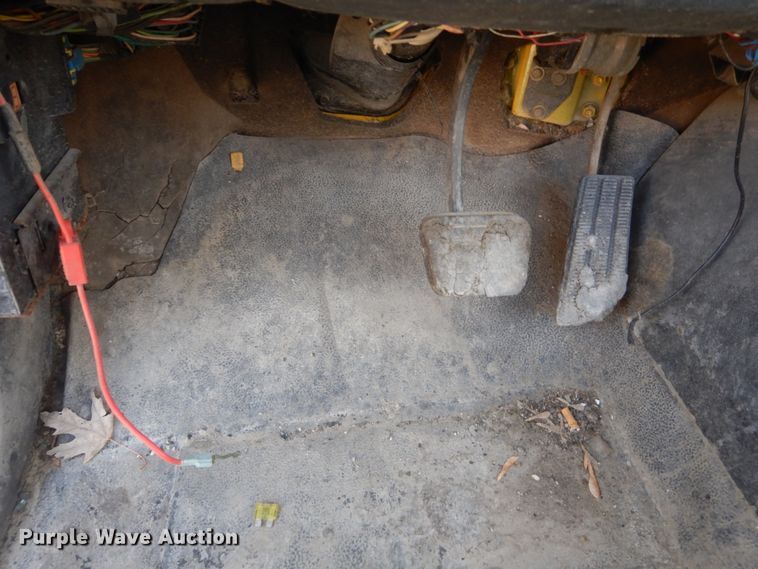 image for item KO9784 2001 GMC C6500  truck cab and chassis