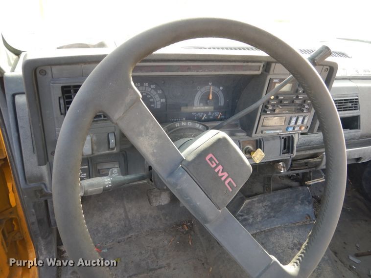 image for item KO9784 2001 GMC C6500  truck cab and chassis