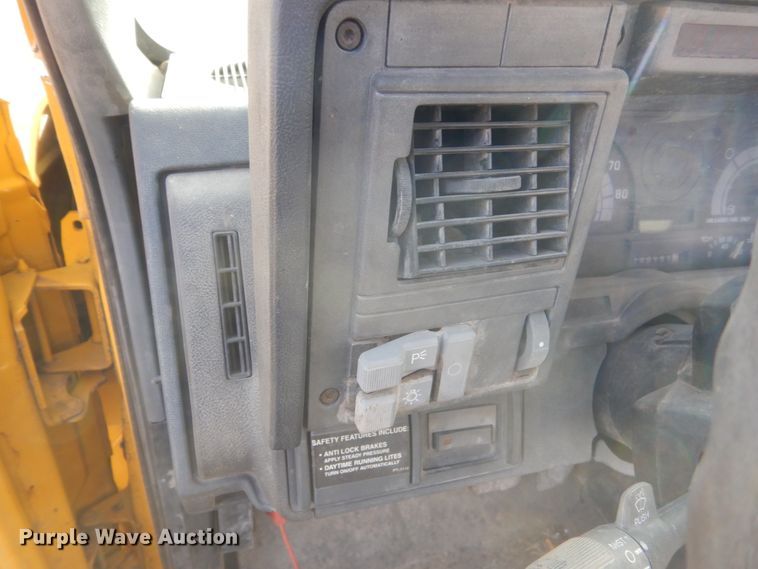 image for item KO9784 2001 GMC C6500  truck cab and chassis