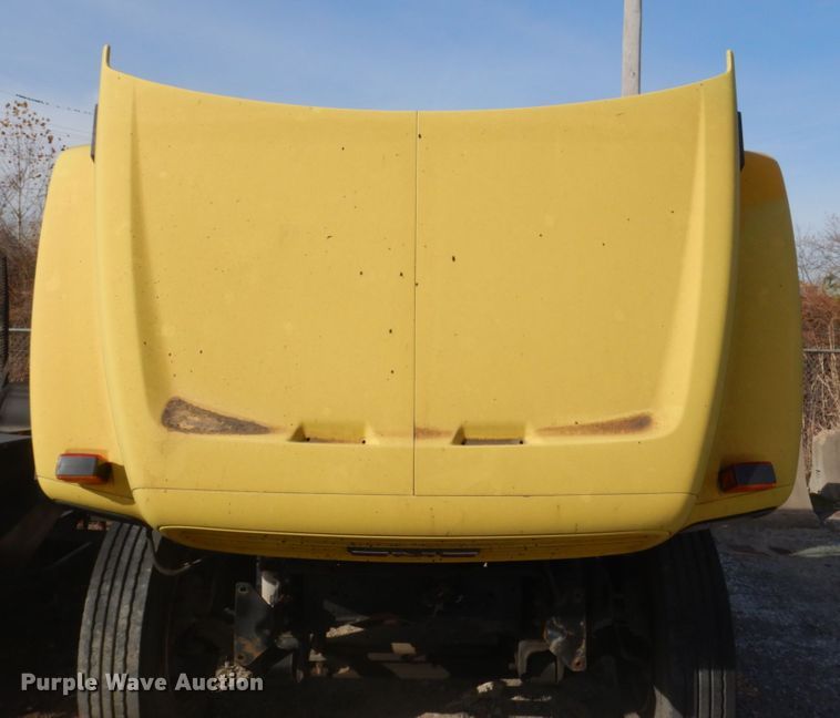 image for item KO9784 2001 GMC C6500  truck cab and chassis