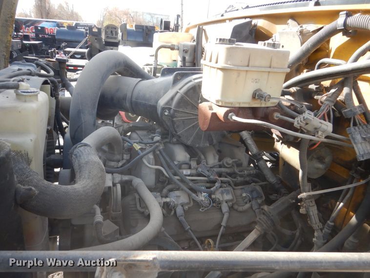 image for item KO9784 2001 GMC C6500  truck cab and chassis