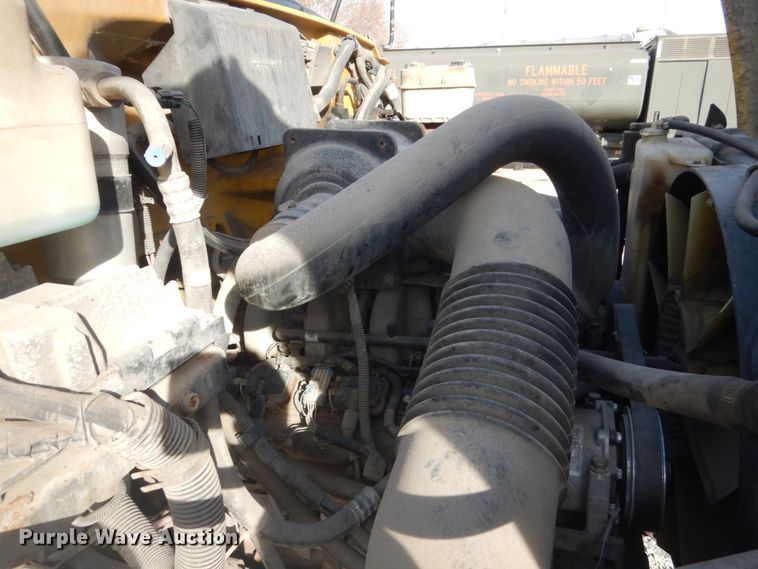 image for item KO9784 2001 GMC C6500  truck cab and chassis