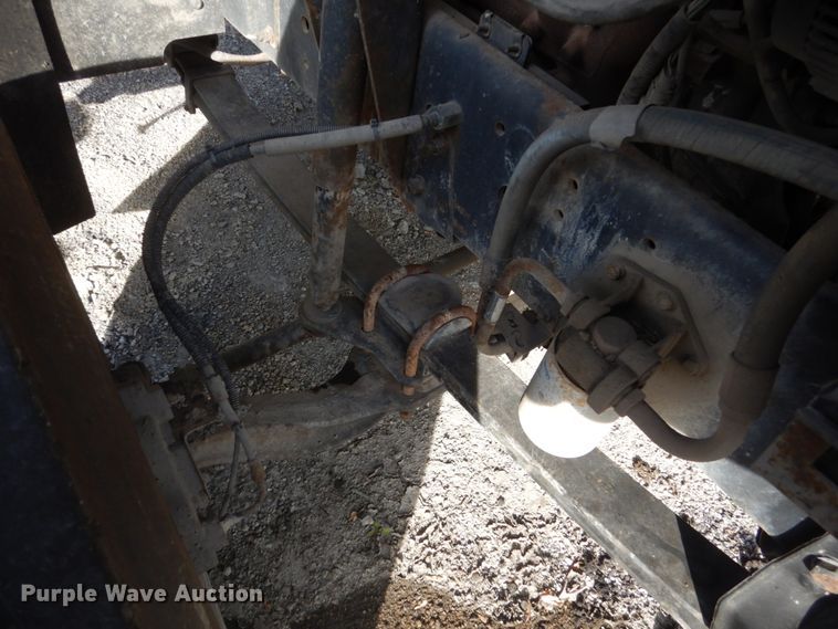 image for item KO9784 2001 GMC C6500  truck cab and chassis