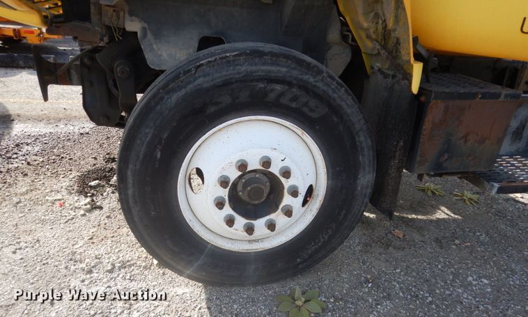 image for item KO9784 2001 GMC C6500  truck cab and chassis