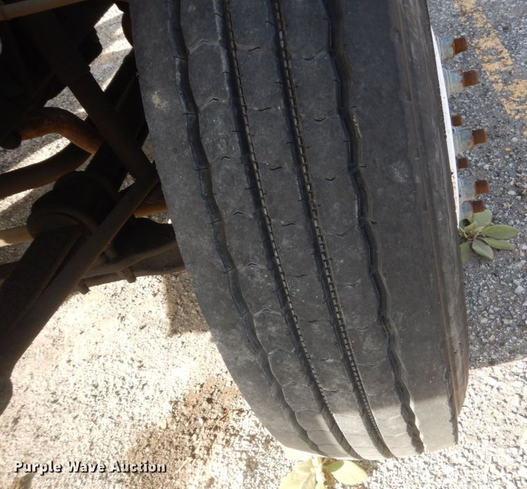 image for item KO9784 2001 GMC C6500  truck cab and chassis