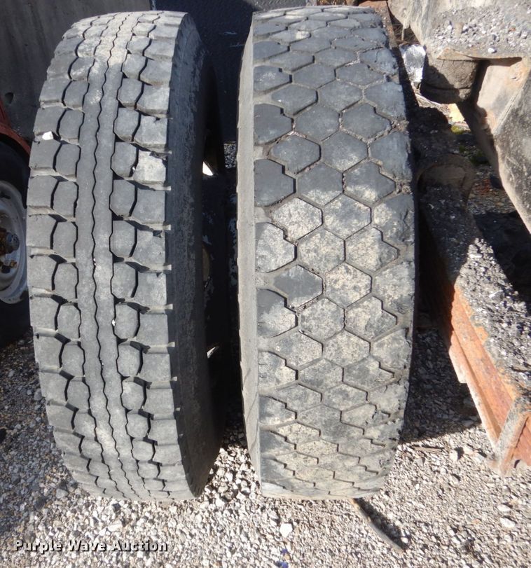 image for item KO9784 2001 GMC C6500  truck cab and chassis