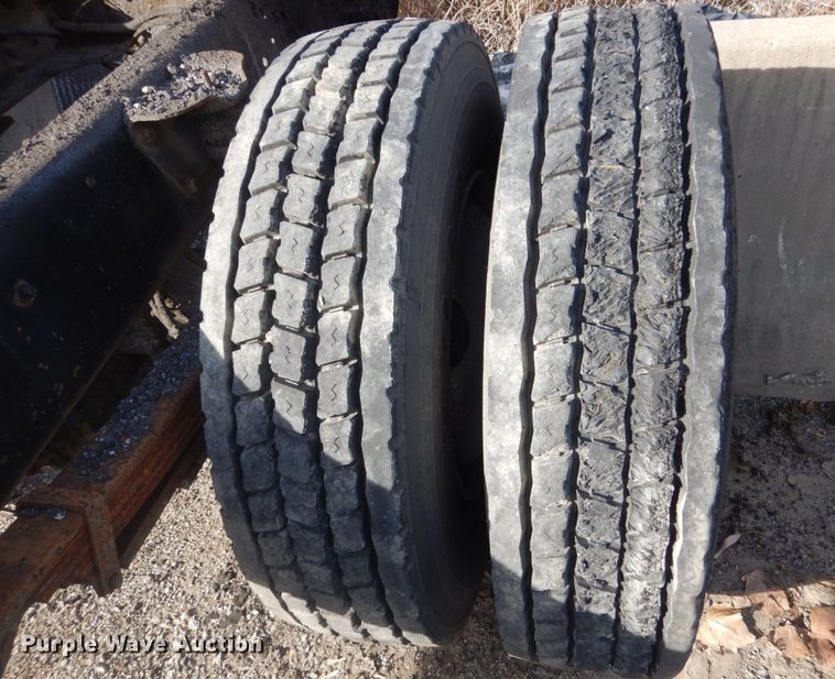 image for item KO9784 2001 GMC C6500  truck cab and chassis