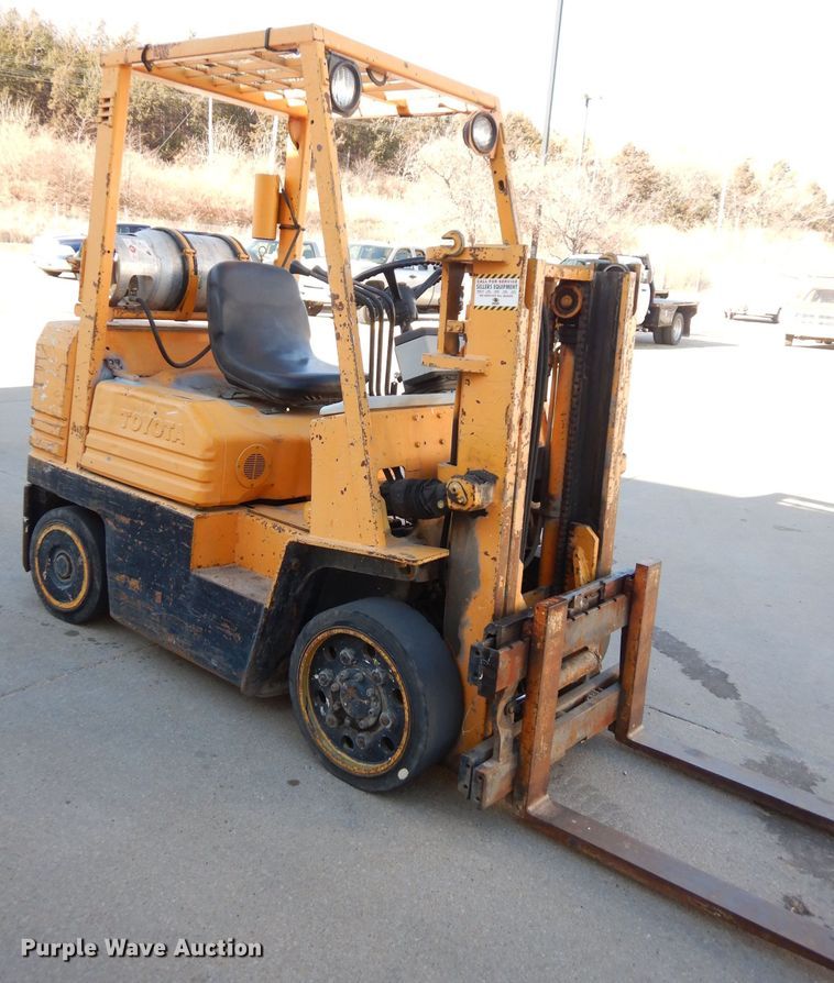 image for item KS9055 Toyota 5FGC25  forklift