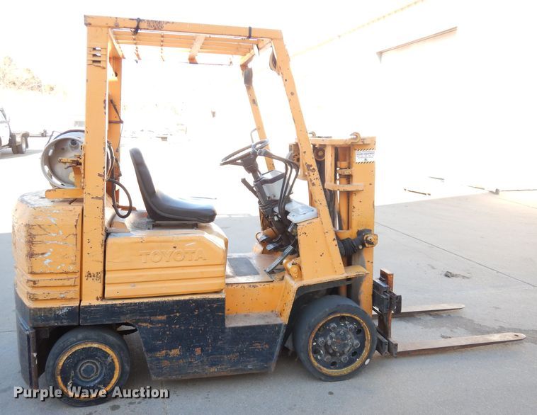 image for item KS9055 Toyota 5FGC25  forklift
