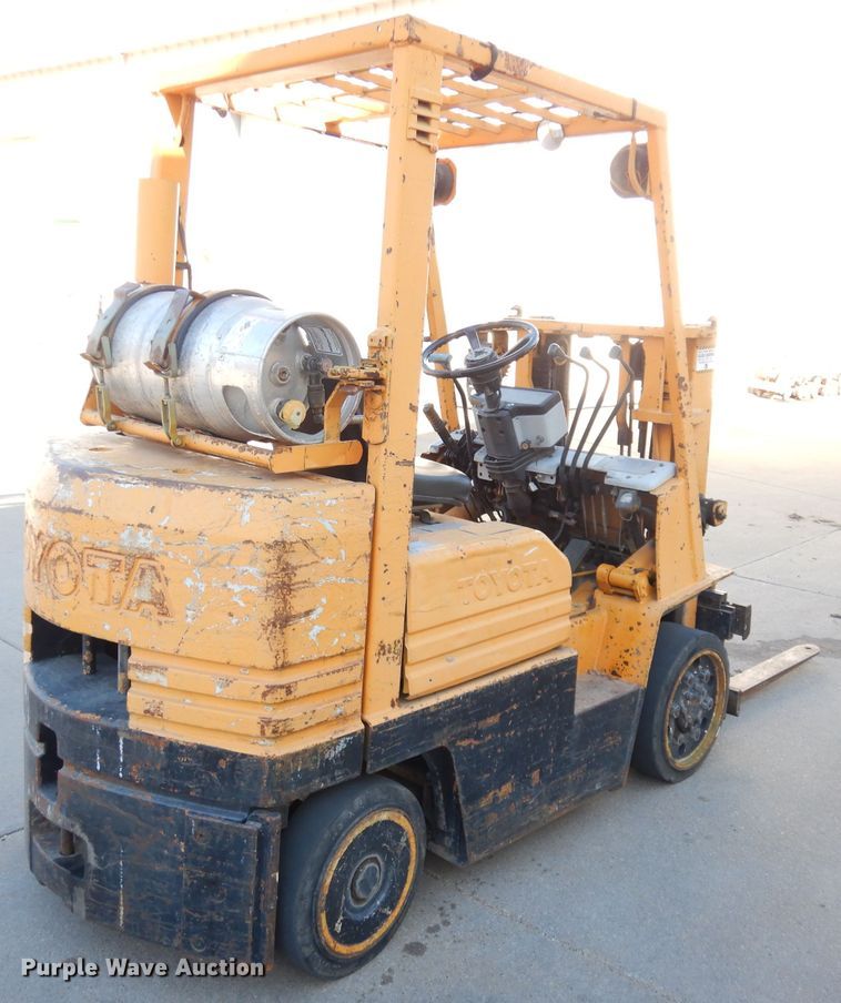image for item KS9055 Toyota 5FGC25  forklift