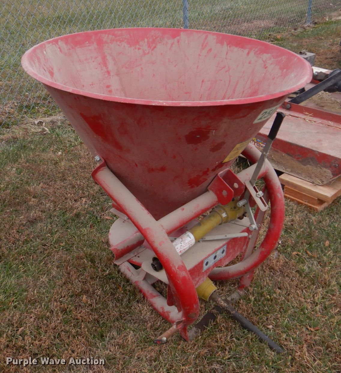 Agrex spreader in Hallsville, MO Item DH8081 sold Purple Wave