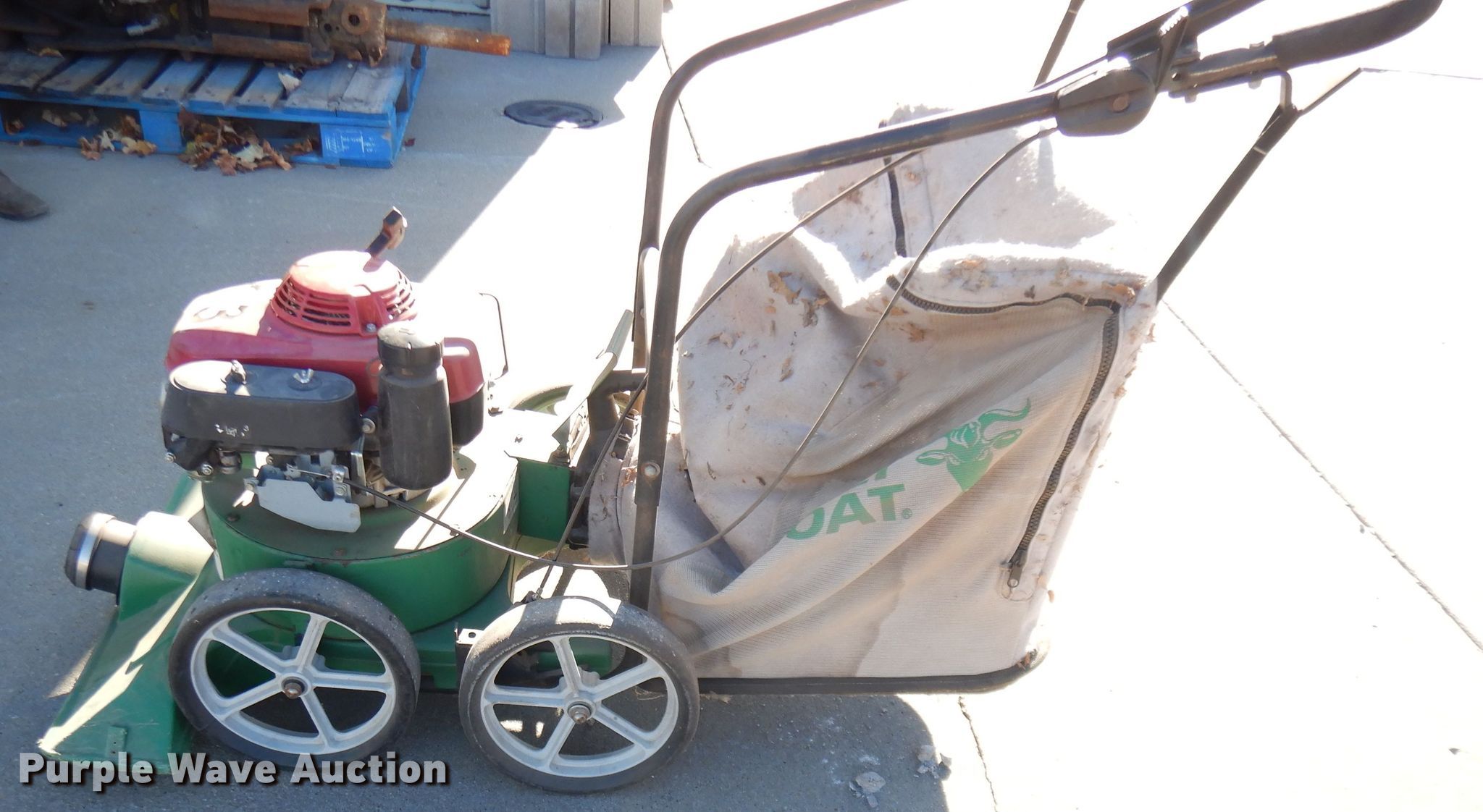 Billy Goat leaf vacuum in Manhattan, KS Item KS9059 sold Purple Wave