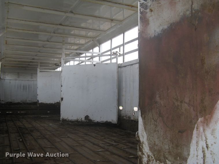 image for item DG5325 2001 Neville  livestock trailer