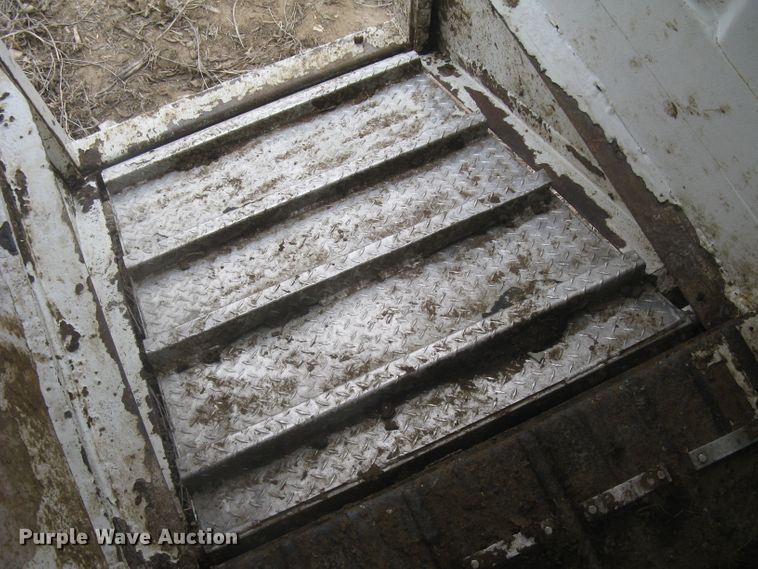 image for item DG5325 2001 Neville  livestock trailer