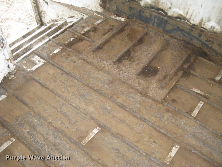 image for item DG5325 2001 Neville  livestock trailer