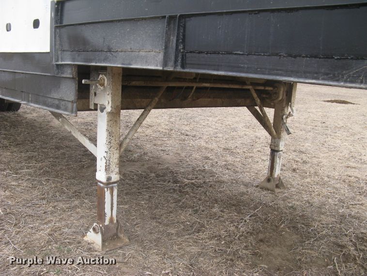 image for item DG5325 2001 Neville  livestock trailer