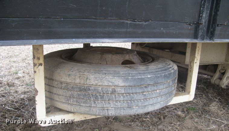 image for item DG5325 2001 Neville  livestock trailer