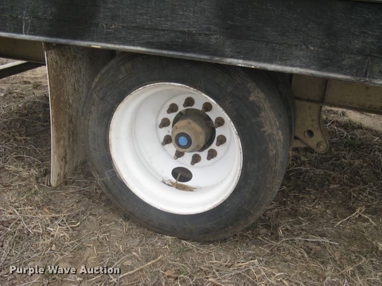 image for item DG5325 2001 Neville  livestock trailer