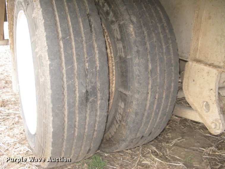 image for item DG5325 2001 Neville  livestock trailer