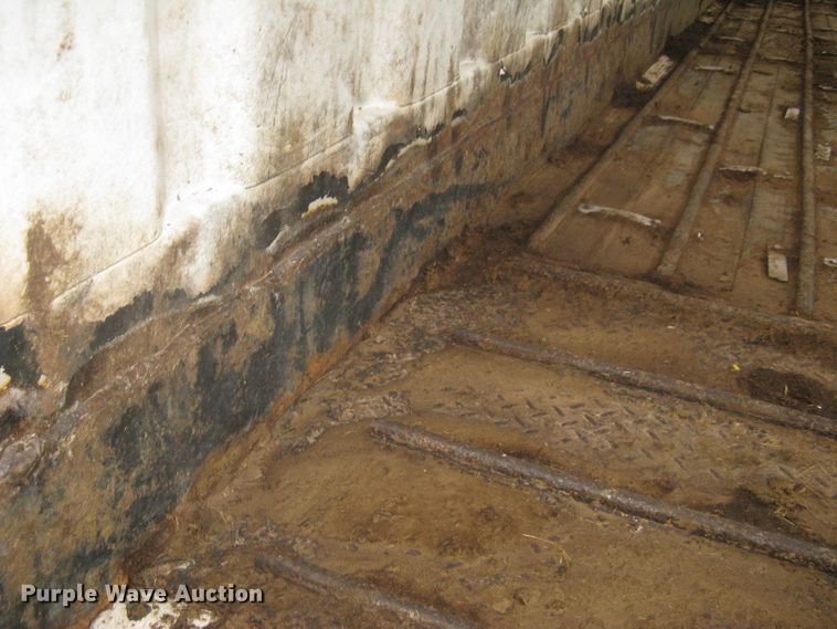 image for item DG5325 2001 Neville  livestock trailer