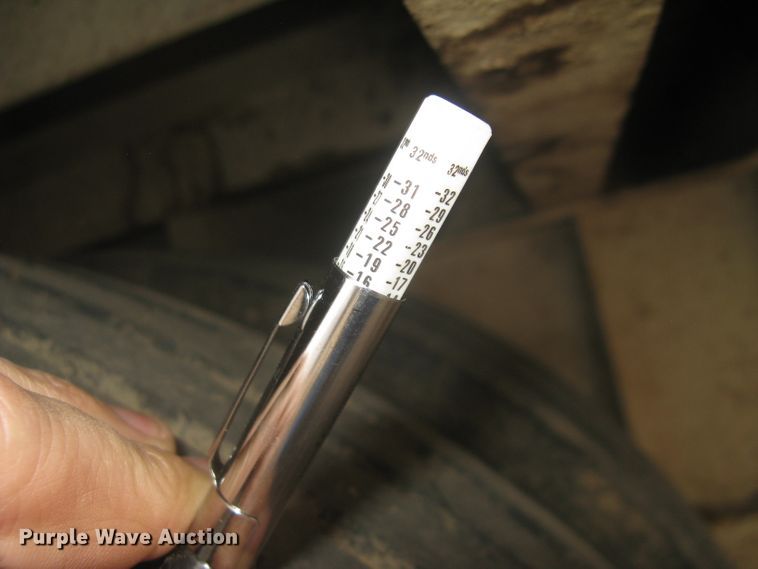 image for item DG5325 2001 Neville  livestock trailer