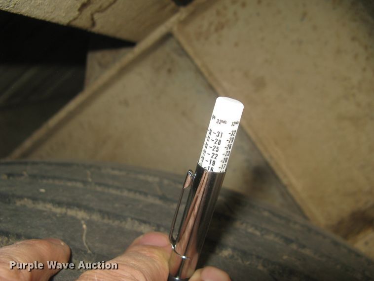 image for item DG5325 2001 Neville  livestock trailer