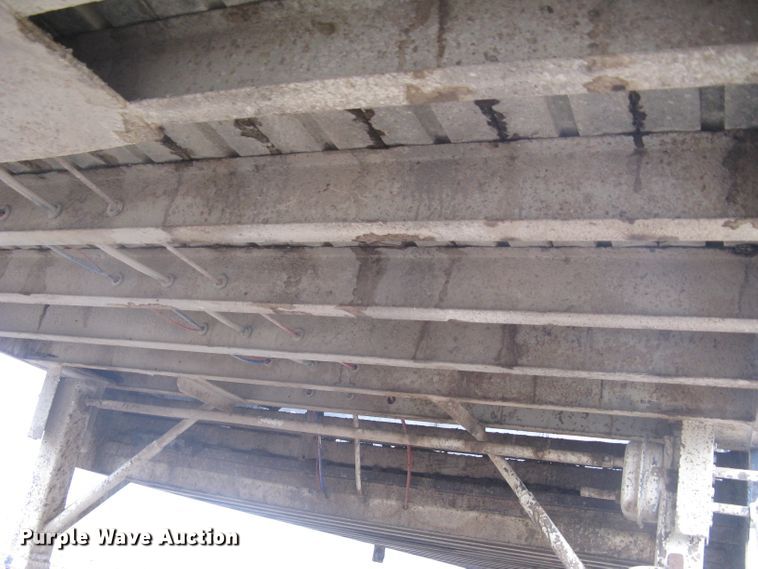 image for item DG5325 2001 Neville  livestock trailer