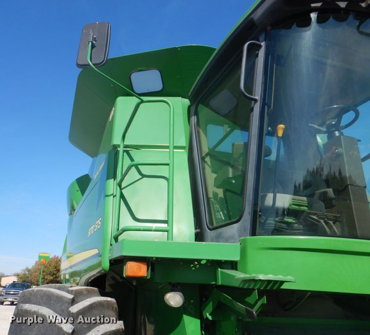 image for item DH7315 2005 John Deere 9770 STS  combine
