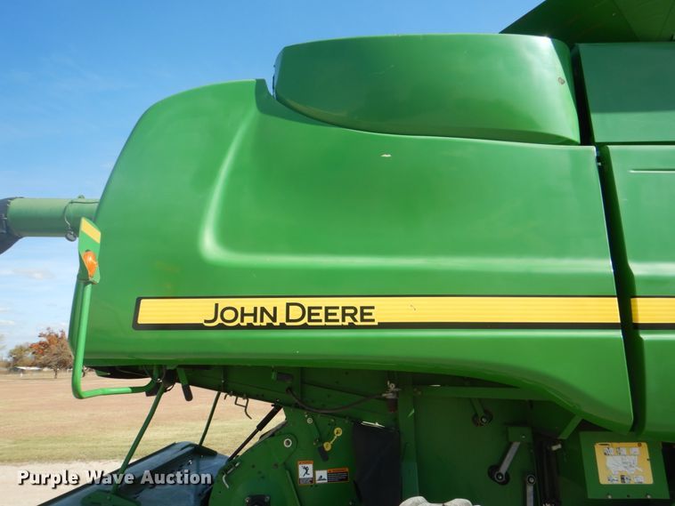 image for item DH7315 2005 John Deere 9770 STS  combine