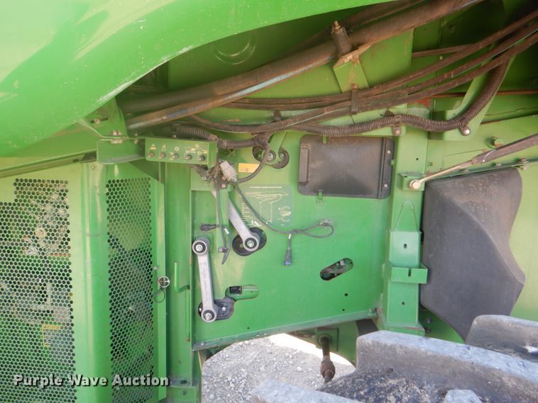 image for item DH7315 2005 John Deere 9770 STS  combine