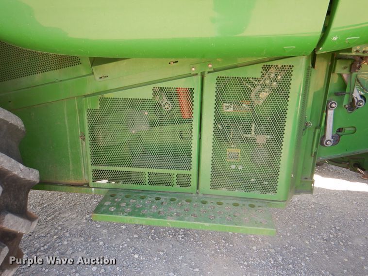 image for item DH7315 2005 John Deere 9770 STS  combine