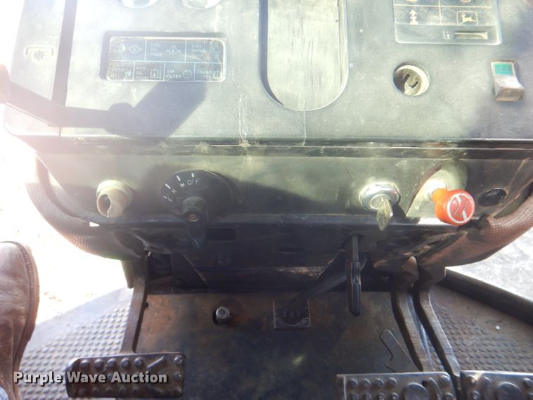 image for item DH7316 1984 John Deere 4850  MFWD tractor